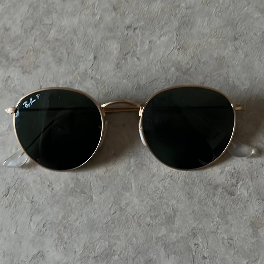 Like brand new Polarized Ray Ban round